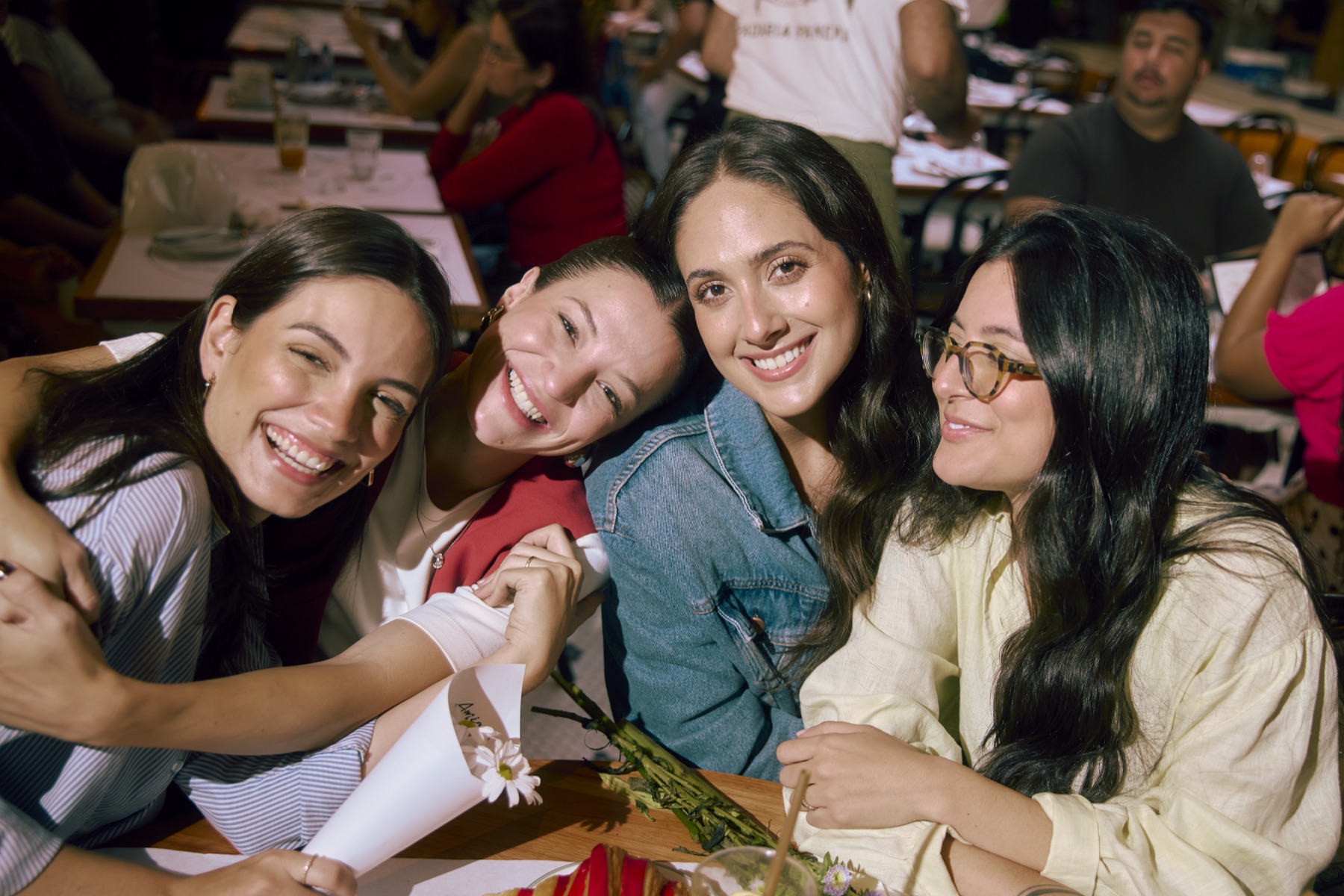 Amigas reunidas durante a conferência